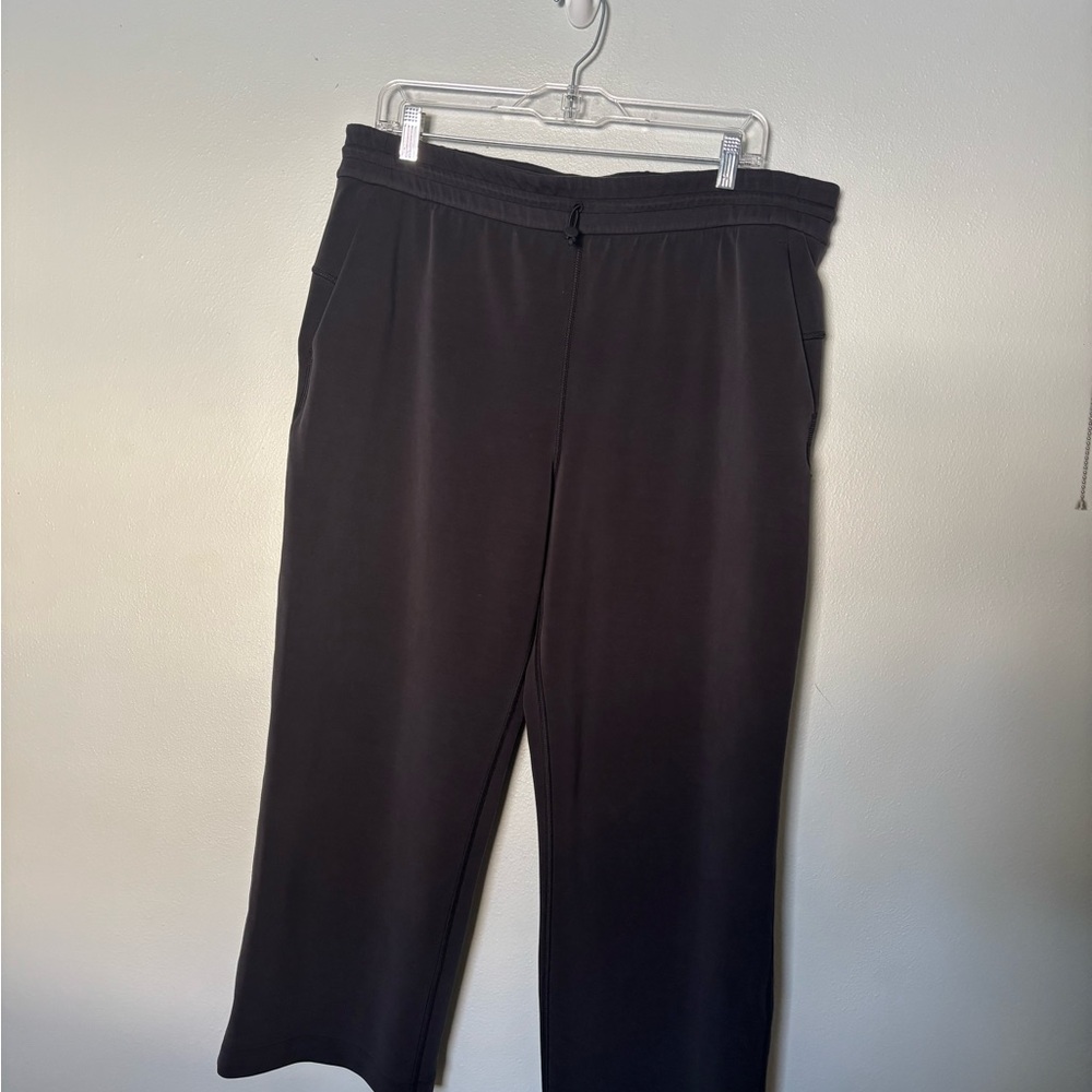 Lululemon Women’s Softstream Black Wide-Leg Cropped Pants